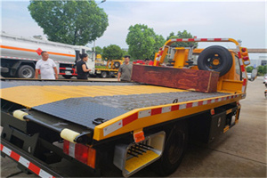 长哨营附近拖车电话号码服务