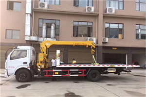 长哨营附近汽车轮胎更换